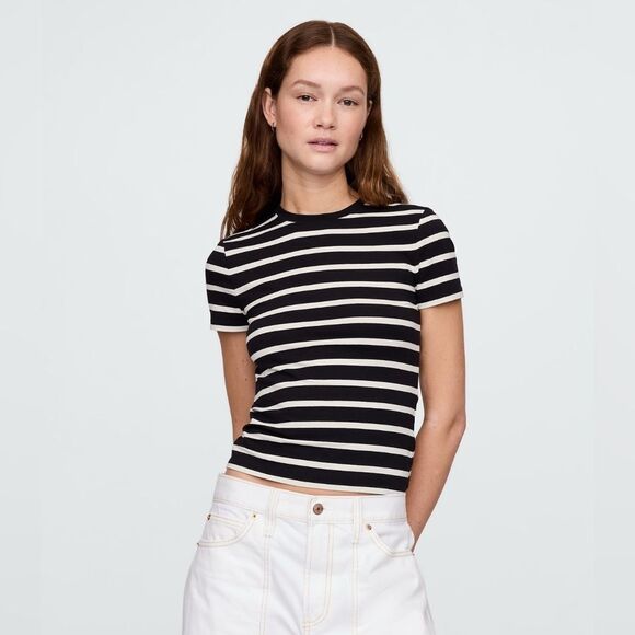 NWT GAP T-shirt - Picture 2 of 4